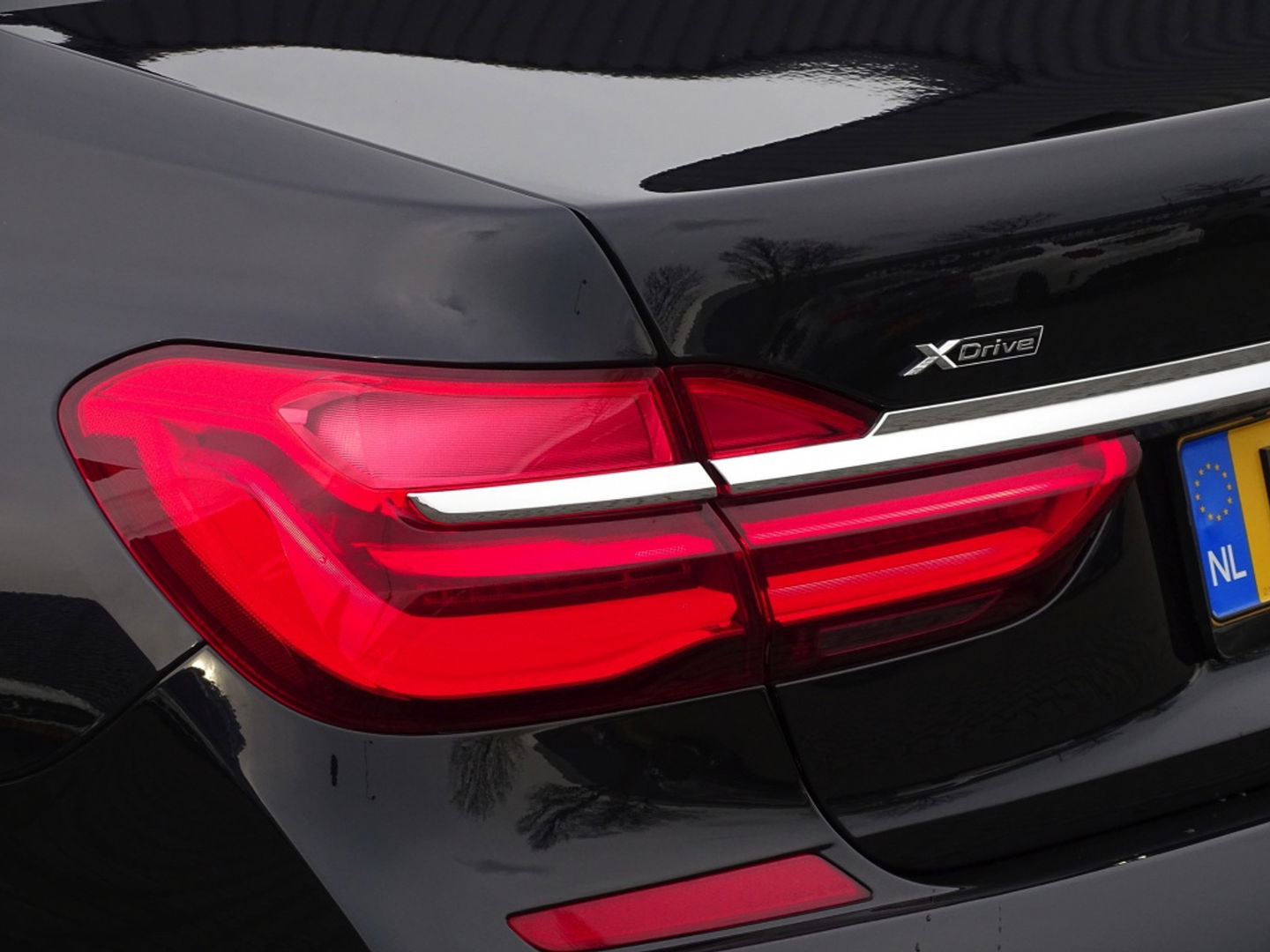 BMW 7 Serie 750i V8 TwinTurbo 449PK / M- Individual / B&W