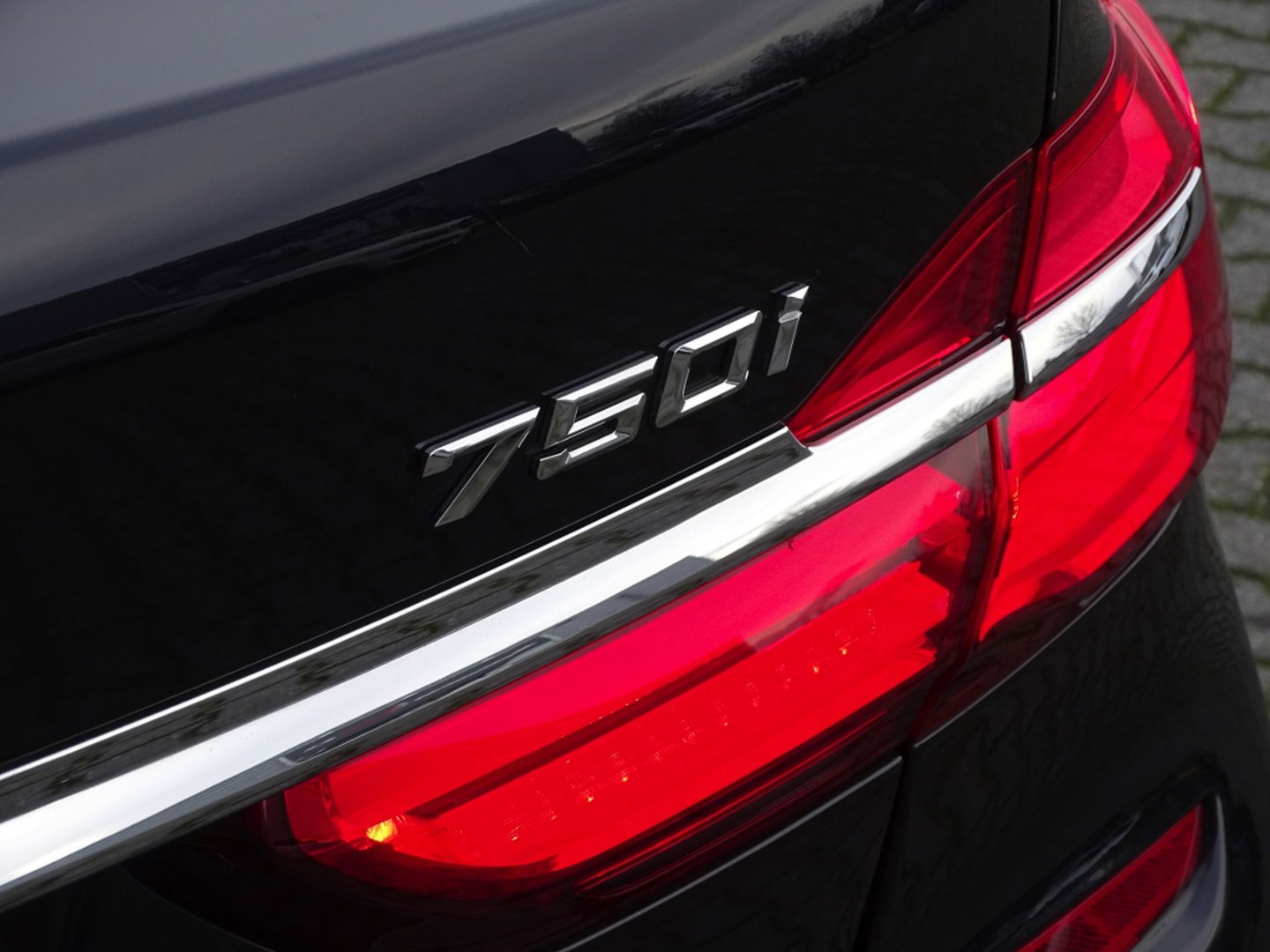 BMW 7 Serie 750i V8 TwinTurbo 449PK / M- Individual / B&W