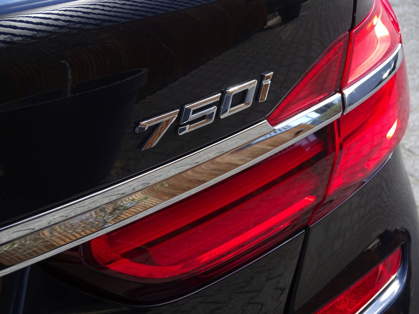 BMW 7 Serie 750i V8 TwinTurbo 449PK / M- Individual / B&W