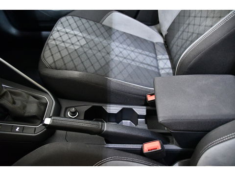 Volkswagen Taigo 1.5 R-Line Schuifkanteldak, Apple Carplay