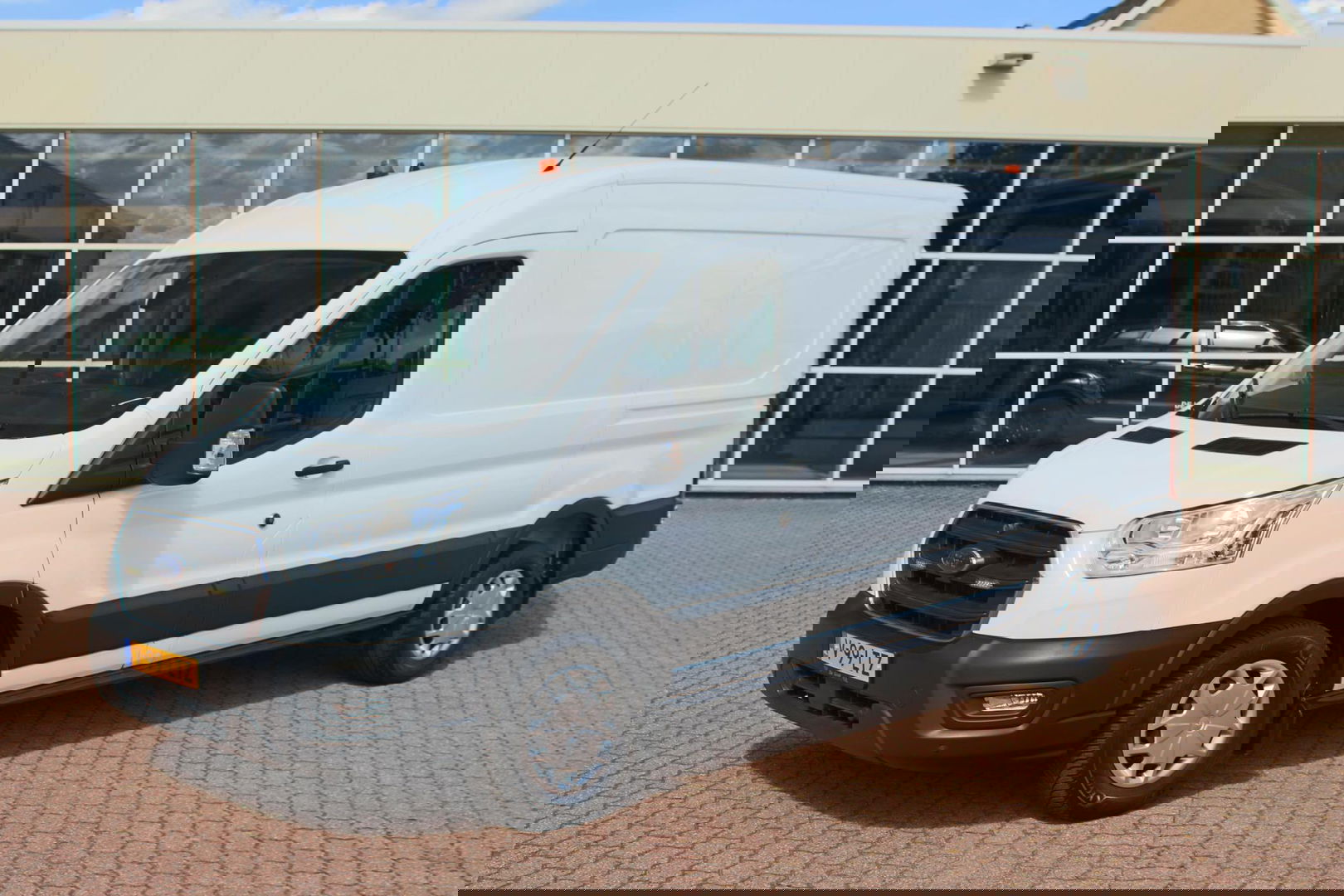 Ford Transit 350 2.0 TDCI L2H2 Trend SORTIMO, Navigatie, Camera, Flits verlichting, Powerstation 3500W, Standkachel motor en interieur