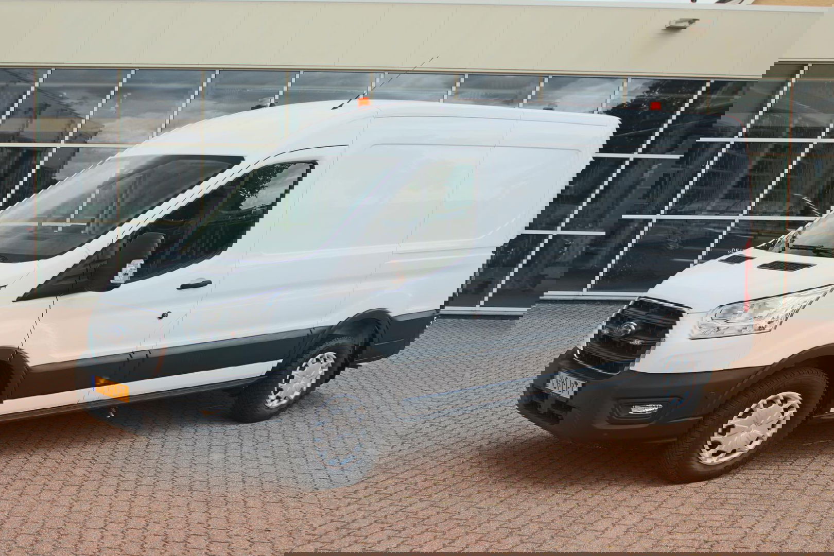 Ford Transit 350 2.0 TDCI L2H2 Trend SORTIMO, Navigatie, Camera, Flits verlichting, Powerstation 3500W, Standkachel motor en interieur