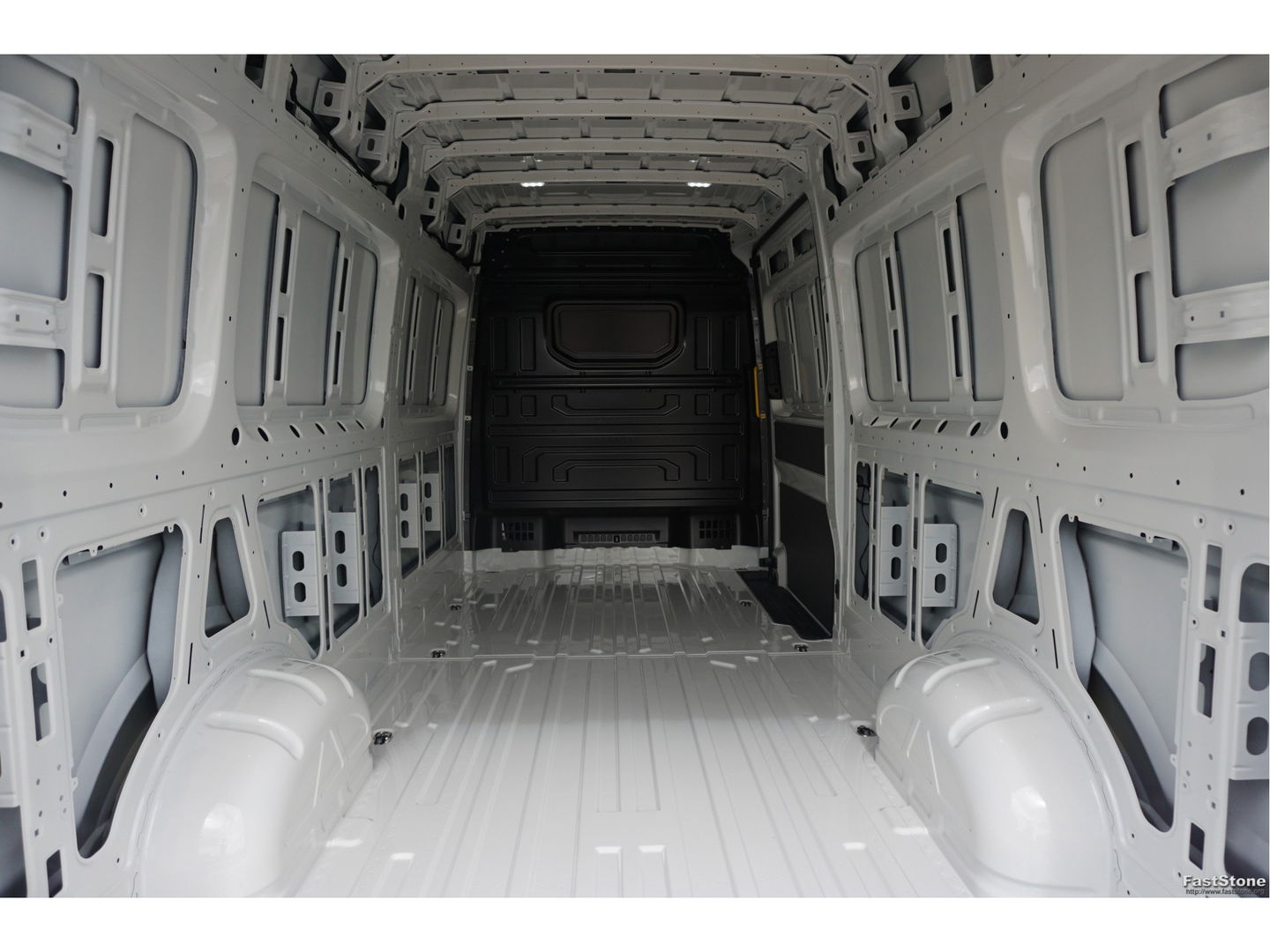Volkswagen Crafter 35 140PK L4H3 Facelift BPM VRIJ 10" Scherm Apple CP/Android A, 270° deuren!! NR. 465