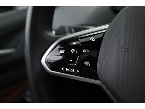 Volkswagen ID.4 First 77 kWh | Pano | Adapt. Cruise | 360cam | IQ. Light | Warmtepomp | 21''