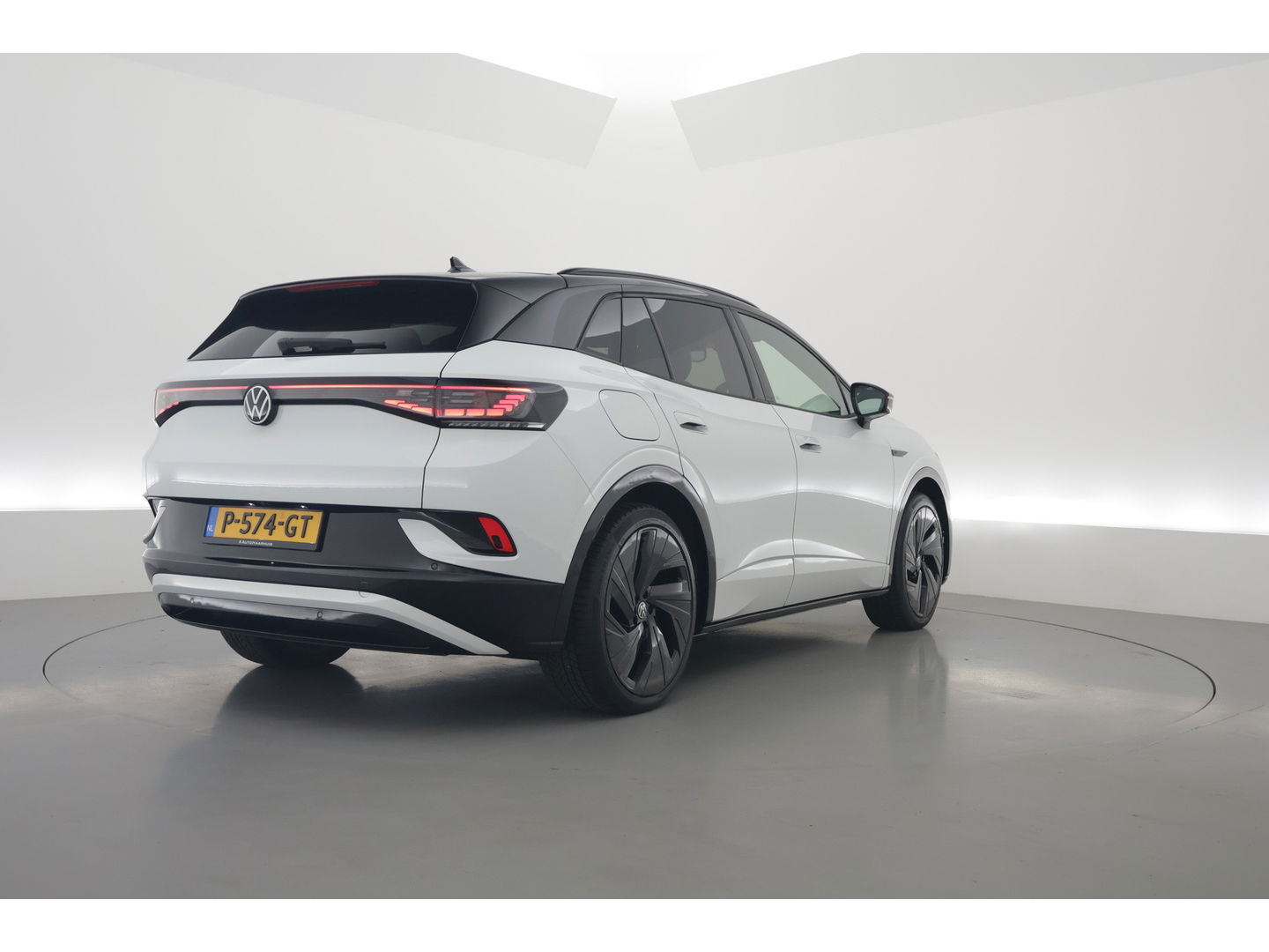 Volkswagen ID.4 First 77 kWh | Pano | Adapt. Cruise | 360cam | IQ. Light | Warmtepomp | 21''
