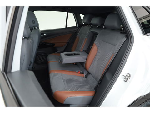 Volkswagen ID.4 First 77 kWh | Pano | Adapt. Cruise | 360cam | IQ. Light | Warmtepomp | 21''