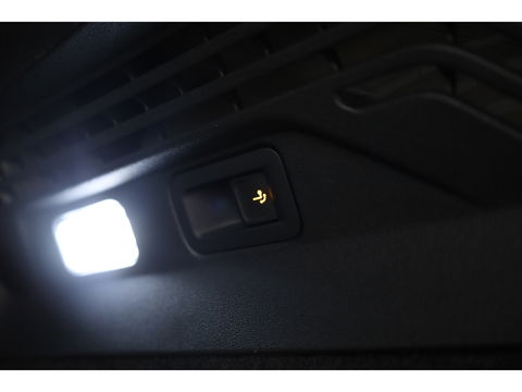 Volkswagen ID.4 First 77 kWh | Pano | Adapt. Cruise | 360cam | IQ. Light | Warmtepomp | 21''
