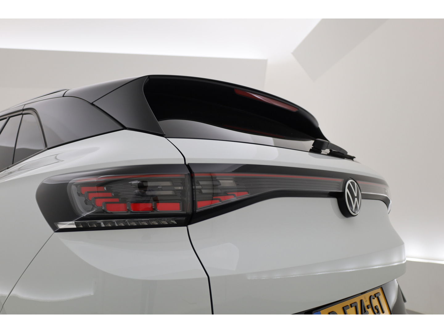 Volkswagen ID.4 First 77 kWh | Pano | Adapt. Cruise | 360cam | IQ. Light | Warmtepomp | 21''