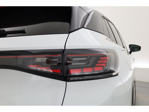 Volkswagen ID.4 First 77 kWh | Pano | Adapt. Cruise | 360cam | IQ. Light | Warmtepomp | 21''