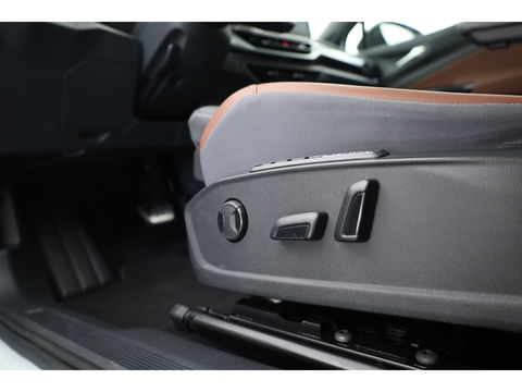 Volkswagen ID.4 First 77 kWh | Pano | Adapt. Cruise | 360cam | IQ. Light | Warmtepomp | 21''