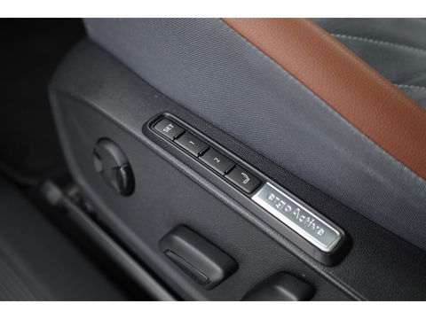Volkswagen ID.4 First 77 kWh | Pano | Adapt. Cruise | 360cam | IQ. Light | Warmtepomp | 21''