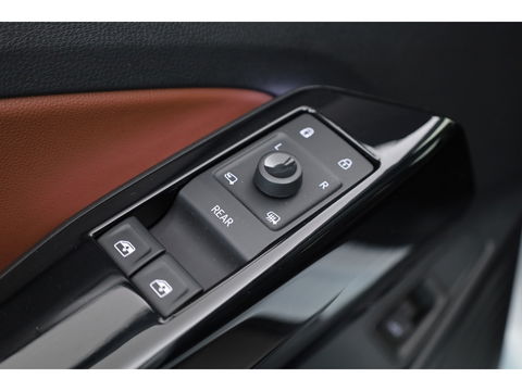 Volkswagen ID.4 First 77 kWh | Pano | Adapt. Cruise | 360cam | IQ. Light | Warmtepomp | 21''