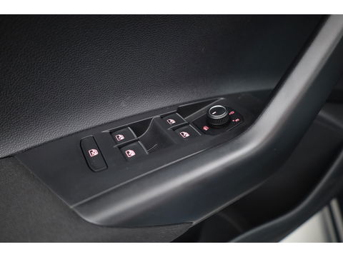 Volkswagen Polo 1.0 TSI Highline | Navi | All Seasons | PDC  V+A | Stoelverw. | Bluetooth