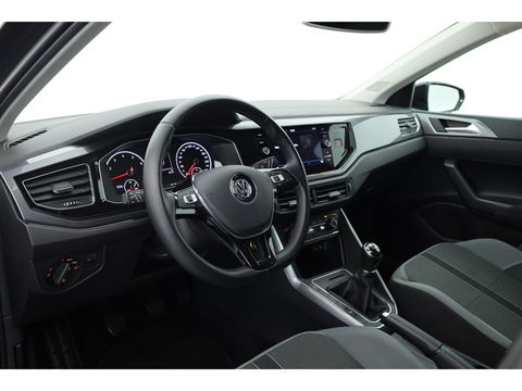 Volkswagen Polo 1.0 TSI Highline | Navi | All Seasons | PDC  V+A | Stoelverw. | Bluetooth