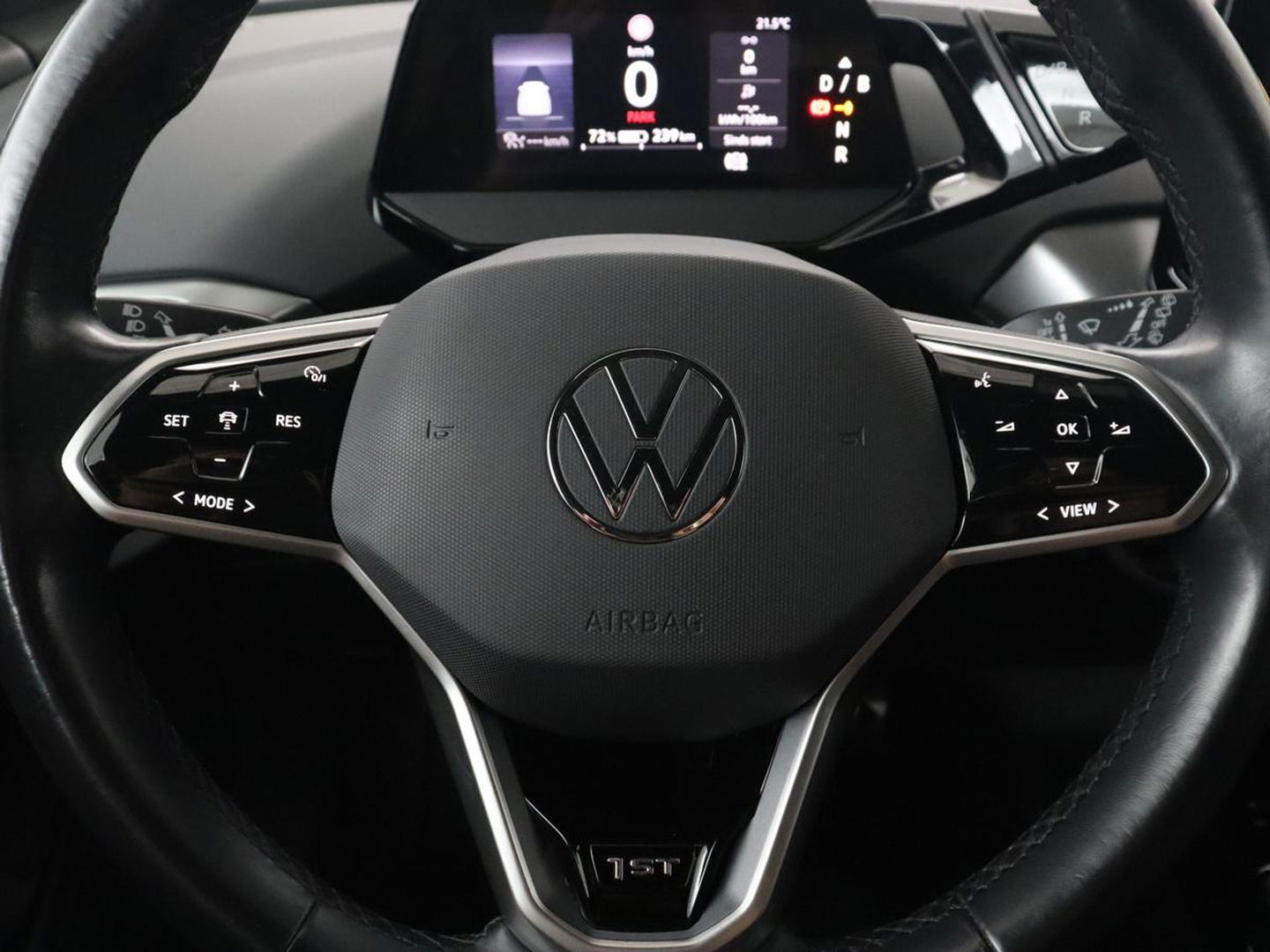 Volkswagen ID.4 Life 77 kWh | Trekhaak | Stoel & stuurverwarming | Camera | Adaptive cruise | Carplay | Navigatie | Parkeerhulp | Half leder