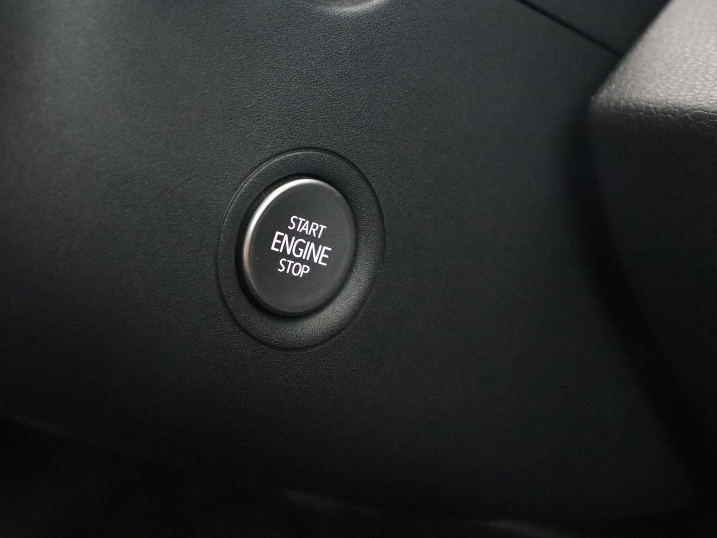 Volkswagen ID.4 Life 77 kWh | Trekhaak | Stoel & stuurverwarming | Camera | Adaptive cruise | Carplay | Navigatie | Parkeerhulp | Half leder