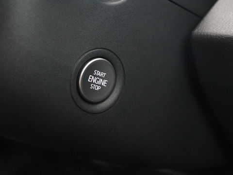 Volkswagen ID.4 Life 77 kWh | Trekhaak | Stoel & stuurverwarming | Camera | Adaptive cruise | Carplay | Navigatie | Parkeerhulp | Half leder