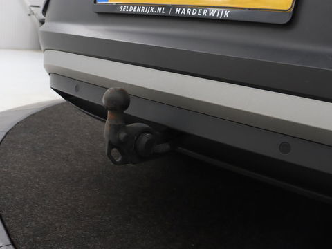 Volkswagen ID.4 Life 77 kWh | Trekhaak | Stoel & stuurverwarming | Camera | Adaptive cruise | Carplay | Navigatie | Parkeerhulp | Half leder