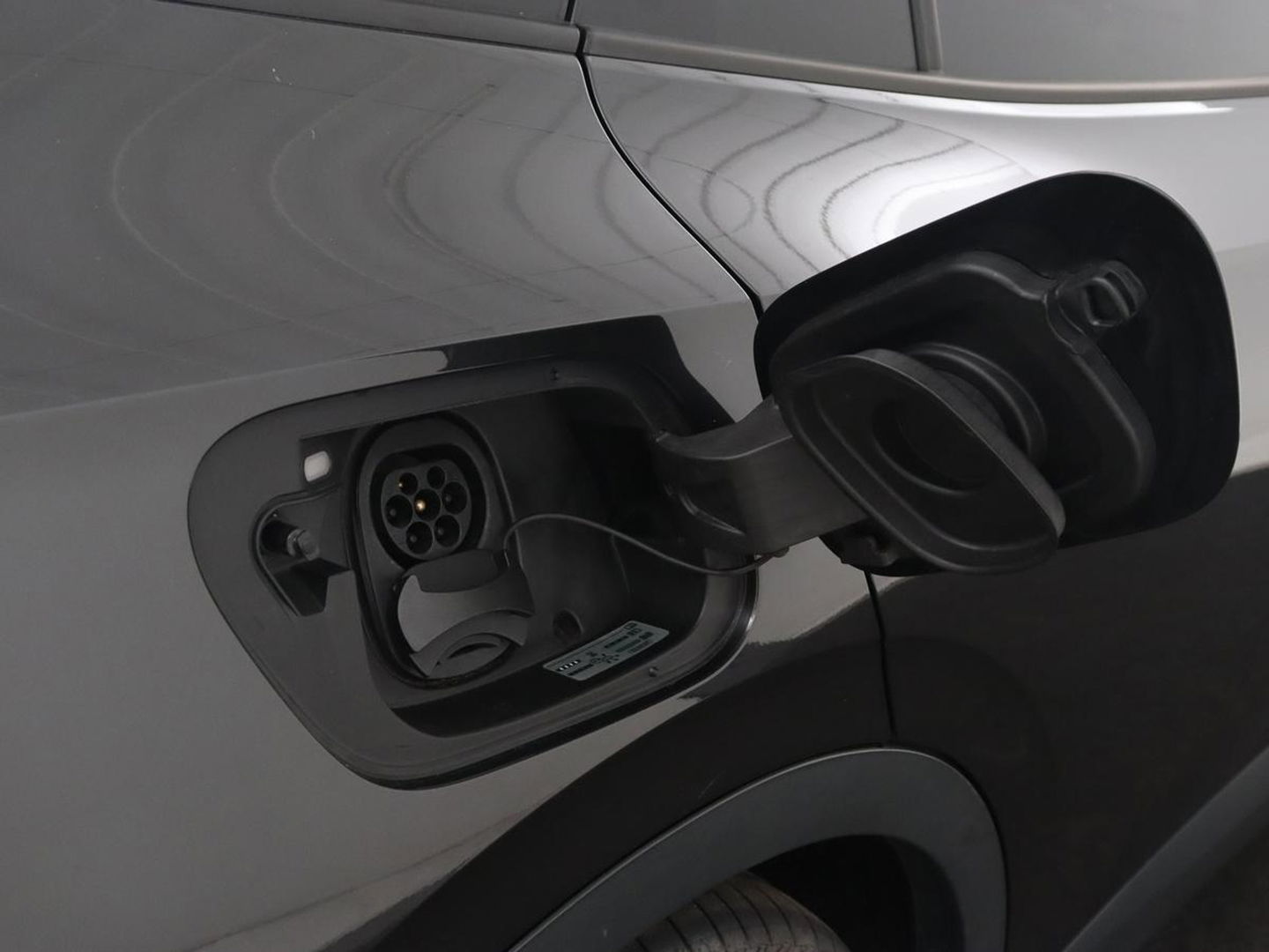 Volkswagen ID.4 Life 77 kWh | Trekhaak | Stoel & stuurverwarming | Camera | Adaptive cruise | Carplay | Navigatie | Parkeerhulp | Half leder