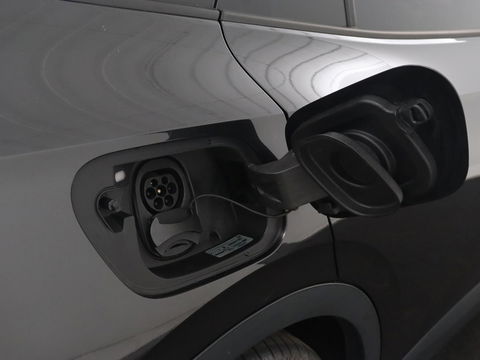 Volkswagen ID.4 Life 77 kWh | Trekhaak | Stoel & stuurverwarming | Camera | Adaptive cruise | Carplay | Navigatie | Parkeerhulp | Half leder