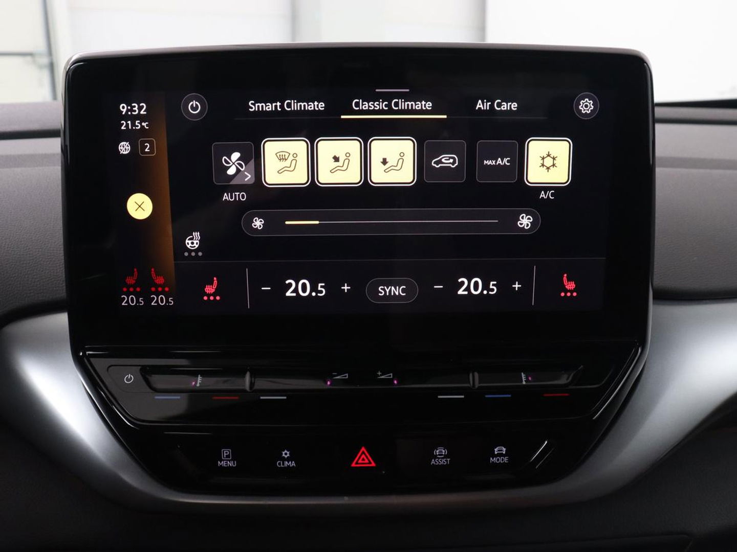 Volkswagen ID.4 Life 77 kWh | Trekhaak | Stoel & stuurverwarming | Camera | Adaptive cruise | Carplay | Navigatie | Parkeerhulp | Half leder