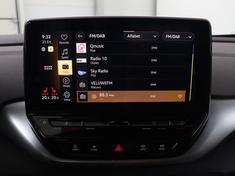 Volkswagen ID.4 Life 77 kWh | Trekhaak | Stoel & stuurverwarming | Camera | Adaptive cruise | Carplay | Navigatie | Parkeerhulp | Half leder