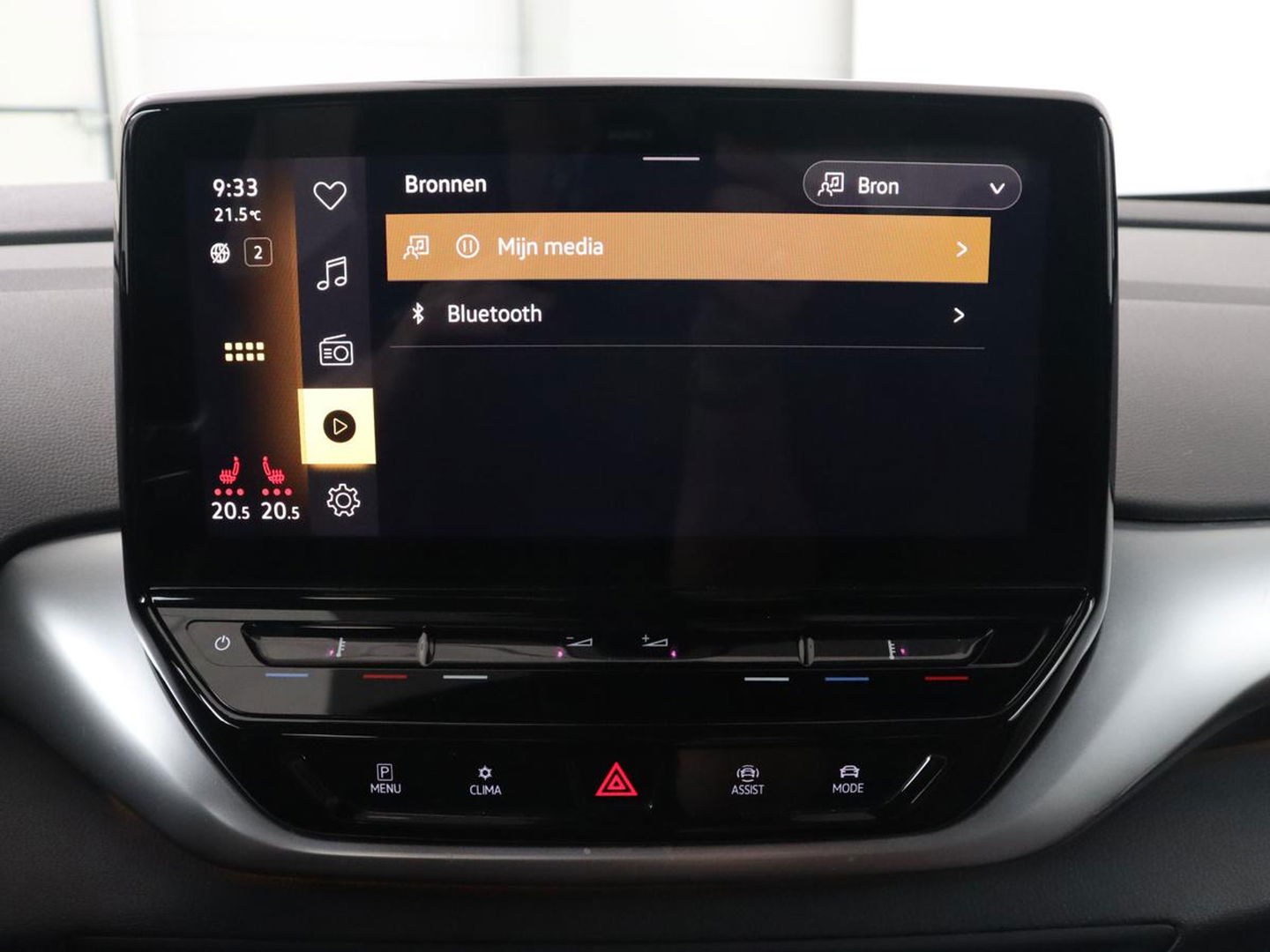 Volkswagen ID.4 Life 77 kWh | Trekhaak | Stoel & stuurverwarming | Camera | Adaptive cruise | Carplay | Navigatie | Parkeerhulp | Half leder