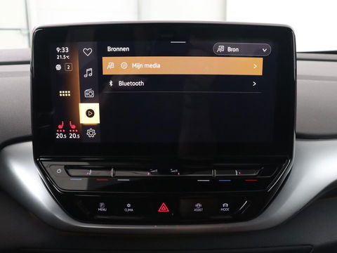 Volkswagen ID.4 Life 77 kWh | Trekhaak | Stoel & stuurverwarming | Camera | Adaptive cruise | Carplay | Navigatie | Parkeerhulp | Half leder