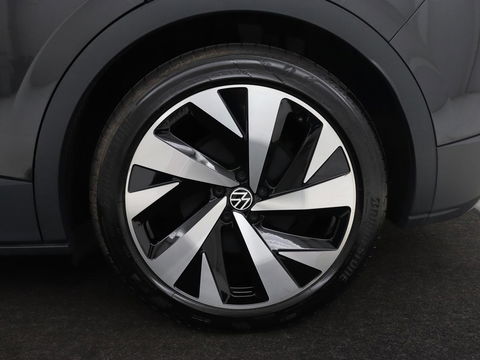 Volkswagen ID.4 Life 77 kWh | Trekhaak | Stoel & stuurverwarming | Camera | Adaptive cruise | Carplay | Navigatie | Parkeerhulp | Half leder