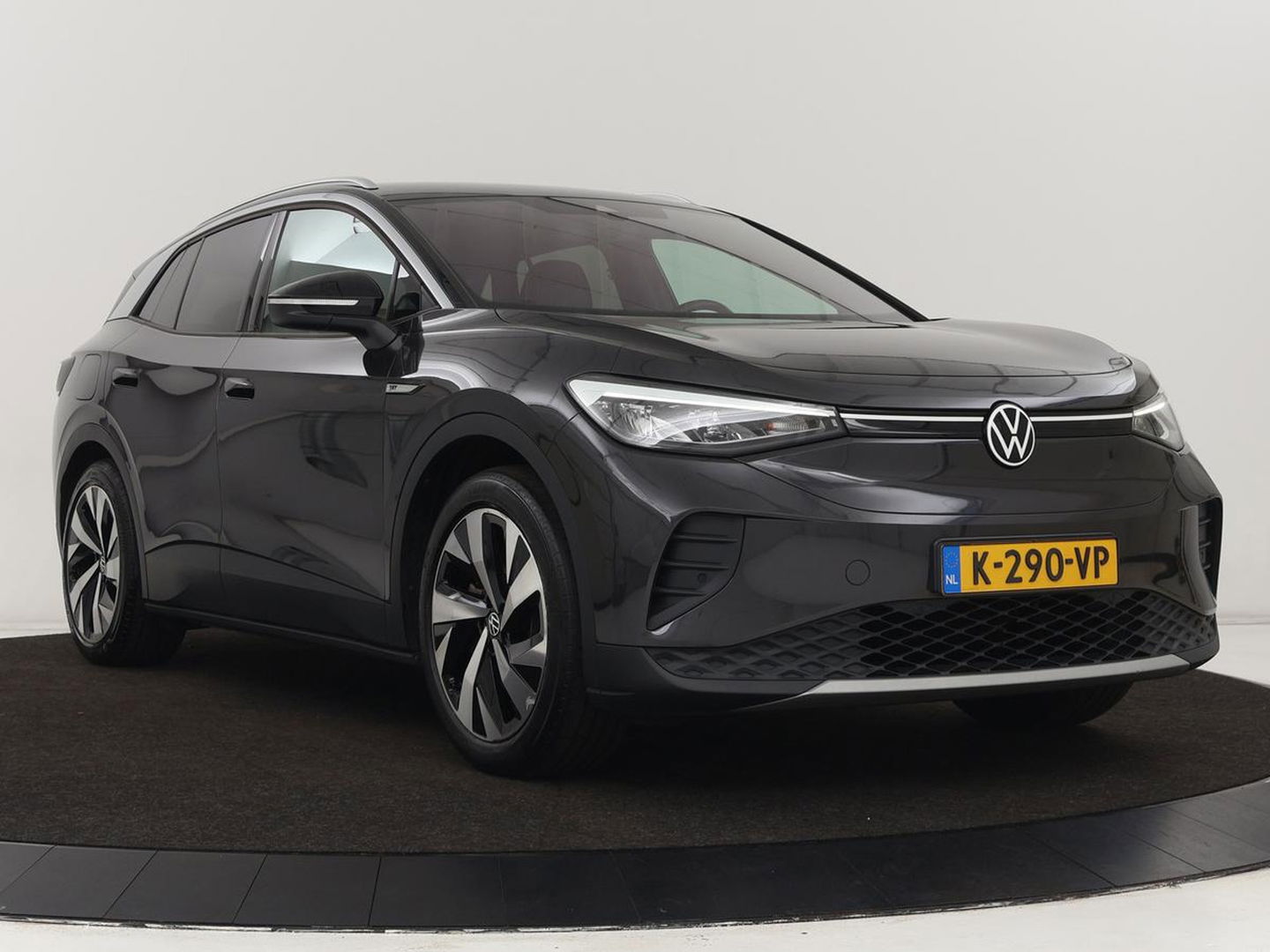 Volkswagen ID.4 Life 77 kWh | Trekhaak | Stoel & stuurverwarming | Camera | Adaptive cruise | Carplay | Navigatie | Parkeerhulp | Half leder