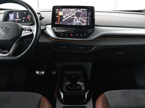 Volkswagen ID.4 Life 77 kWh | Trekhaak | Stoel & stuurverwarming | Camera | Adaptive cruise | Carplay | Navigatie | Parkeerhulp | Half leder