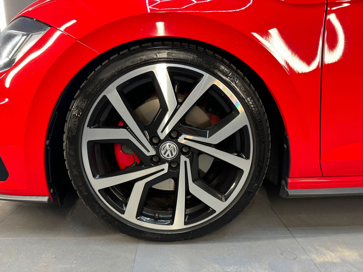 Volkswagen Polo 2.0 TSI GTI Pano|DCC|Beats|Keyles|Camera|VOL