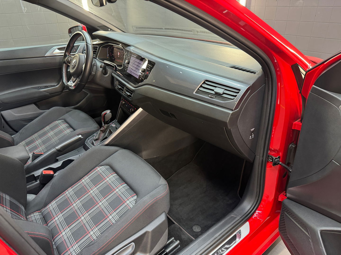 Volkswagen Polo 2.0 TSI GTI Pano|DCC|Beats|Keyles|Camera|VOL