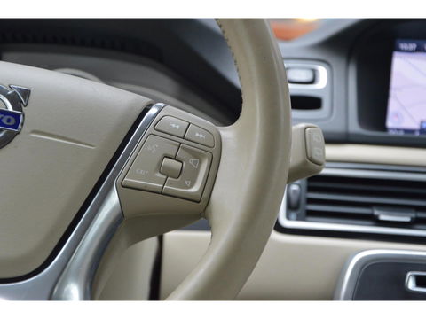 Volvo XC70 D4 | 5 Cilinder |Automaat | Standkachel | Trekhaak 1.600 kg | Dealeronderhouden | Luxe bekleding | Camera