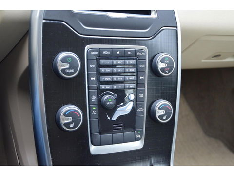 Volvo XC70 D4 | 5 Cilinder |Automaat | Standkachel | Trekhaak 1.600 kg | Dealeronderhouden | Luxe bekleding | Camera