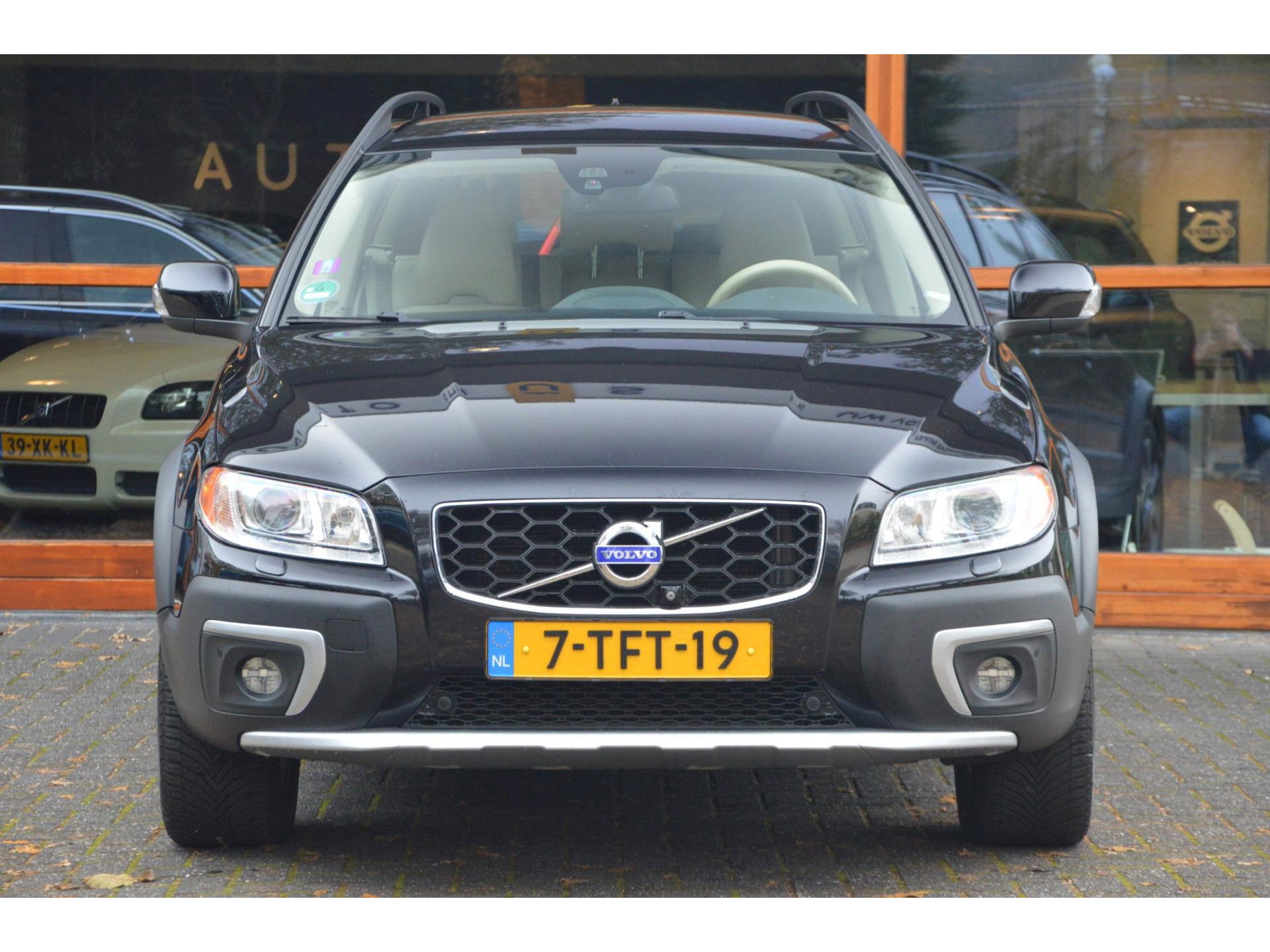Volvo XC70 D4 | 5 Cilinder |Automaat | Standkachel | Trekhaak 1.600 kg | Dealeronderhouden | Luxe bekleding | Camera