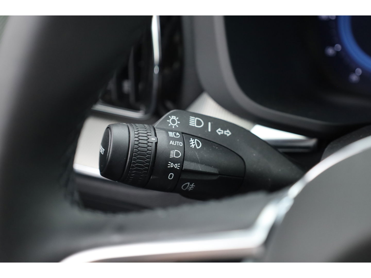 Volvo XC60 2.0 T6 Plug-in hybrid AWD Plus Dark Panorama-dak, Trekhaak, H&K Audio, ACC, Sportstoelen, 360 camera, 20 inch