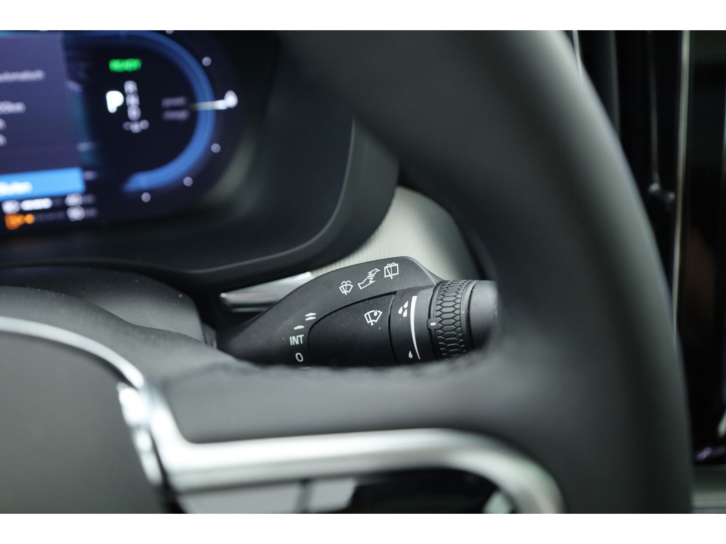Volvo XC60 2.0 T6 Plug-in hybrid AWD Plus Dark Panorama-dak, Trekhaak, H&K Audio, ACC, Sportstoelen, 360 camera, 20 inch