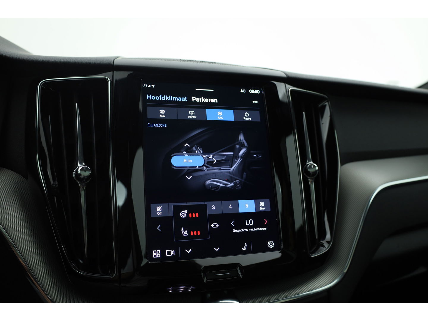 Volvo XC60 2.0 T6 Plug-in hybrid AWD Plus Dark Panorama-dak, Trekhaak, H&K Audio, ACC, Sportstoelen, 360 camera, 20 inch