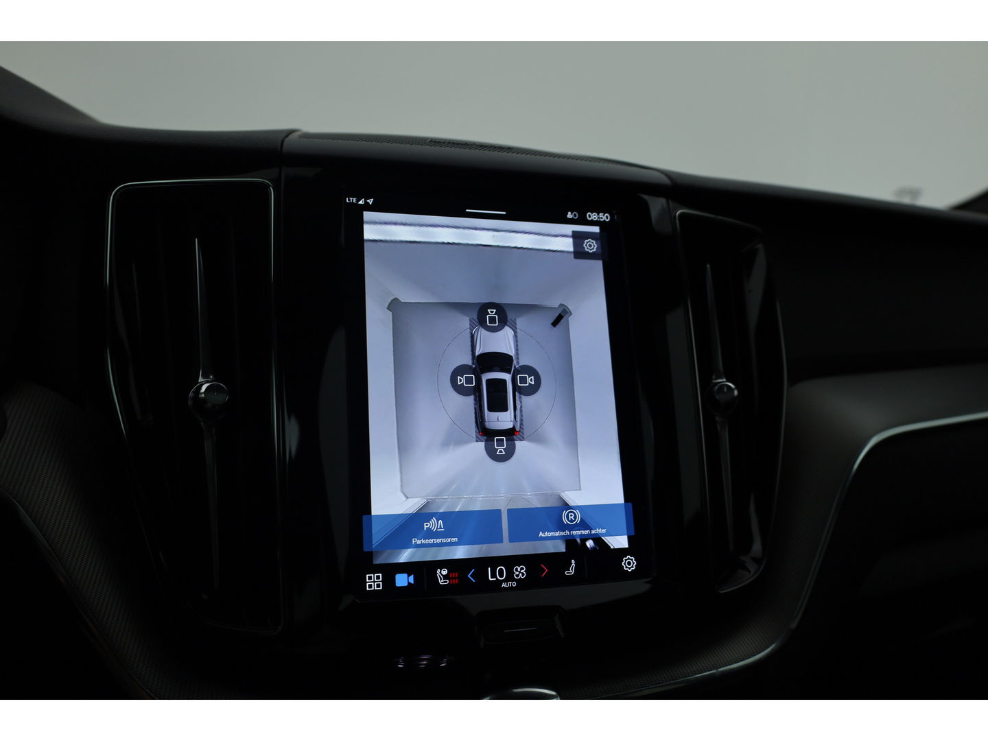 Volvo XC60 2.0 T6 Plug-in hybrid AWD Plus Dark Panorama-dak, Trekhaak, H&K Audio, ACC, Sportstoelen, 360 camera, 20 inch