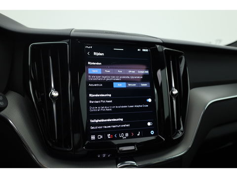 Volvo XC60 2.0 T6 Plug-in hybrid AWD Plus Dark Panorama-dak, Trekhaak, H&K Audio, ACC, Sportstoelen, 360 camera, 20 inch