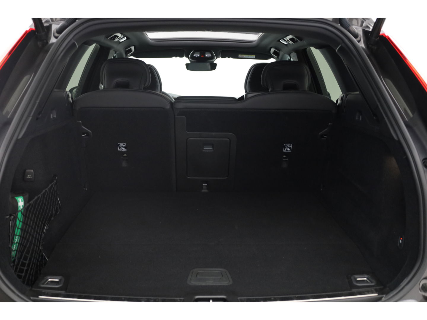 Volvo XC60 2.0 T6 Plug-in hybrid AWD Plus Dark Panorama-dak, Trekhaak, H&K Audio, ACC, Sportstoelen, 360 camera, 20 inch