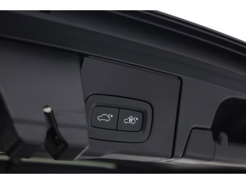 Volvo XC60 2.0 T6 Plug-in hybrid AWD Plus Dark Panorama-dak, Trekhaak, H&K Audio, ACC, Sportstoelen, 360 camera, 20 inch