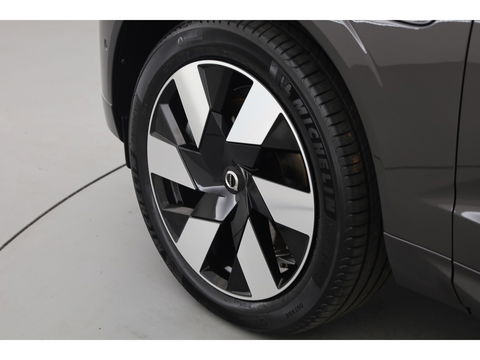 Volvo XC60 2.0 T6 Plug-in hybrid AWD Plus Dark Panorama-dak, Trekhaak, H&K Audio, ACC, Sportstoelen, 360 camera, 20 inch