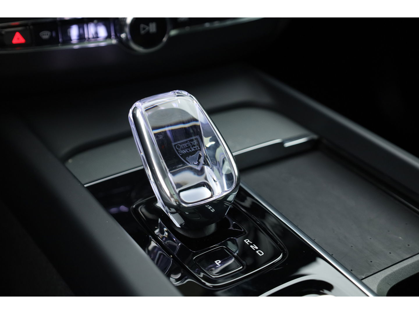 Volvo XC60 2.0 T6 Plug-in hybrid AWD Plus Dark Panorama-dak, Trekhaak, H&K Audio, ACC, Sportstoelen, 360 camera, 20 inch