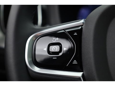 Volvo XC60 2.0 T6 Plug-in hybrid AWD Plus Dark Panorama-dak, Trekhaak, H&K Audio, ACC, Sportstoelen, 360 camera, 20 inch