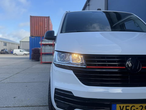 Volkswagen Transporter 2.0 TDI L2H1 30 Comfortline AIRCO / CRUISE CONTROLE / NAVI / CARPLAY / VERLAAGD
