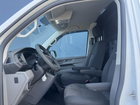 Volkswagen Transporter 2.0 TDI L2H1 30 Comfortline AIRCO / CRUISE CONTROLE / NAVI / CARPLAY / VERLAAGD