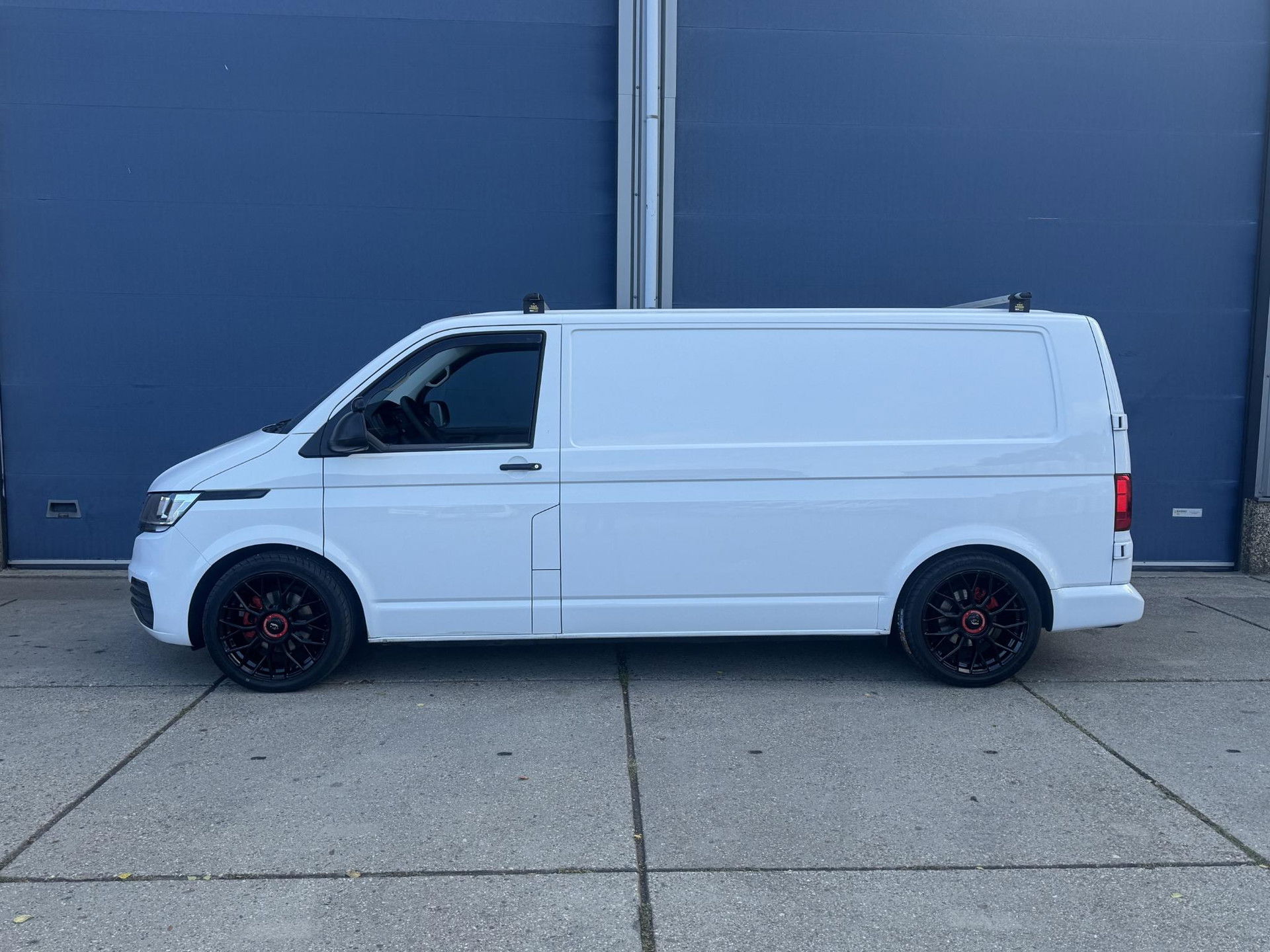 Volkswagen Transporter 2.0 TDI L2H1 30 Comfortline AIRCO / CRUISE CONTROLE / NAVI / CARPLAY / VERLAAGD