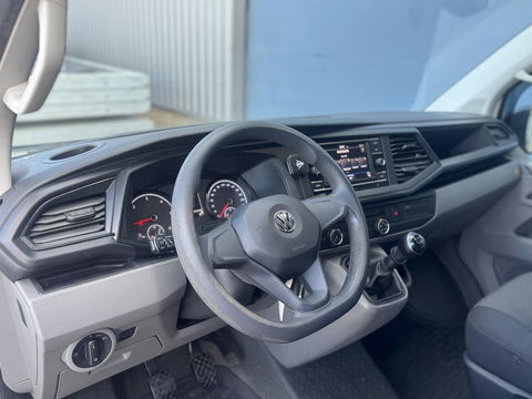 Volkswagen Transporter 2.0 TDI L2H1 30 Comfortline AIRCO / CRUISE CONTROLE / NAVI / CARPLAY / VERLAAGD